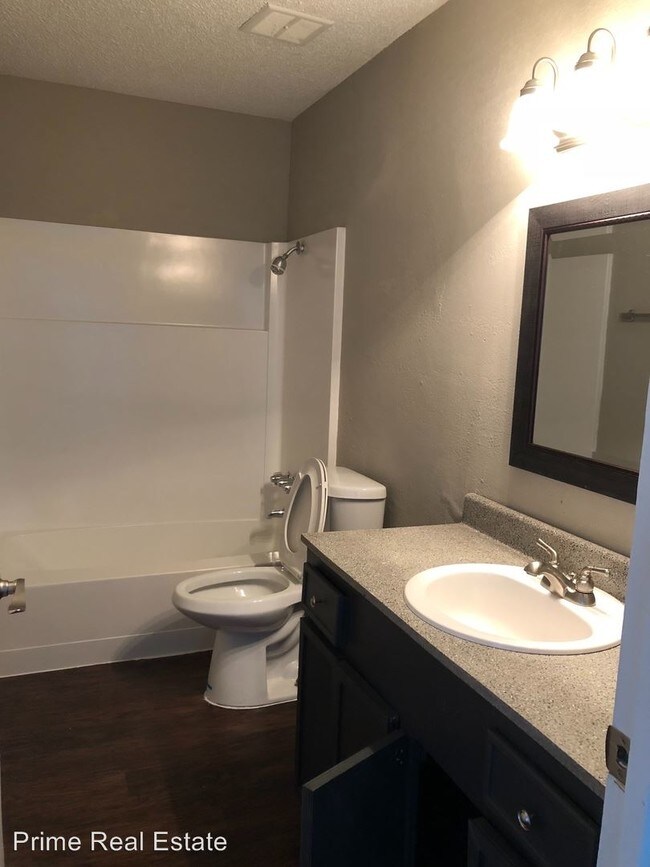 Building Photo - 2 br, 1 bath Apartment - 10518 Heizer Drive