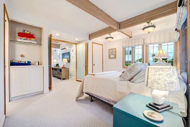 Building Photo - Luxury 4 Bed/4Bath Kailua