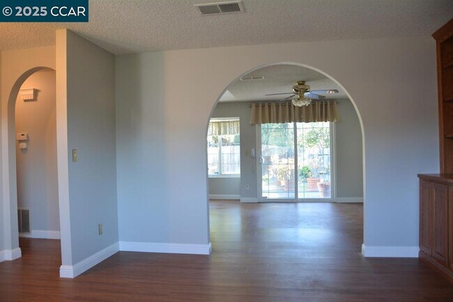 Building Photo - 3320 Blythe Dr