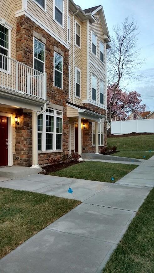 Building Photo - 14 Iris Ln