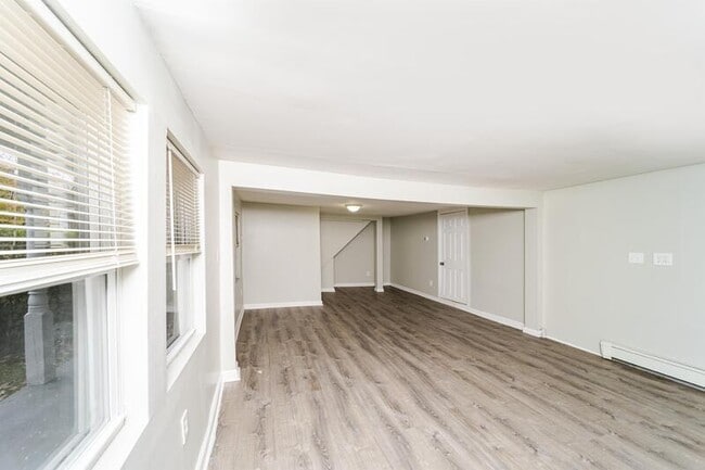 Building Photo - 20 Vandenburgh Ave