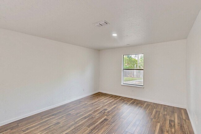 Building Photo - 3965 Singleleaf Ln