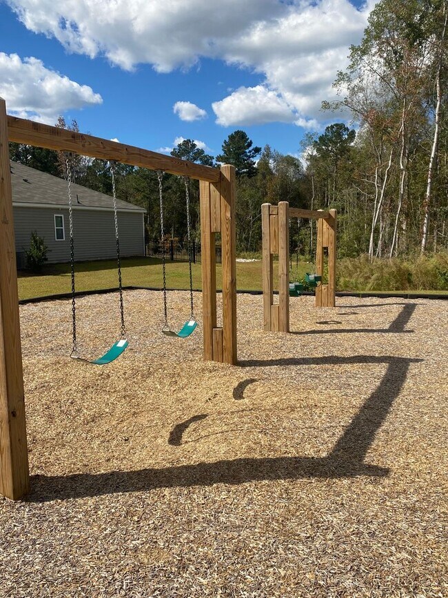 Building Photo - Available NOW! 4bedrom 2.5bath in Rincon, GA