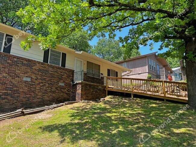 Building Photo - Beautiful and Modern 3 BD 1 BA with 1,196 ...