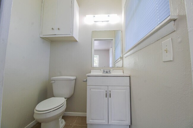 Building Photo - 5822 Branch Valley Dr