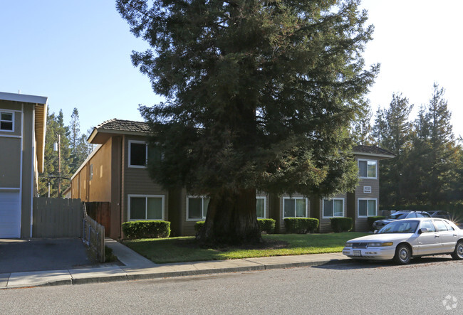 Building Photo - Miramar Manor