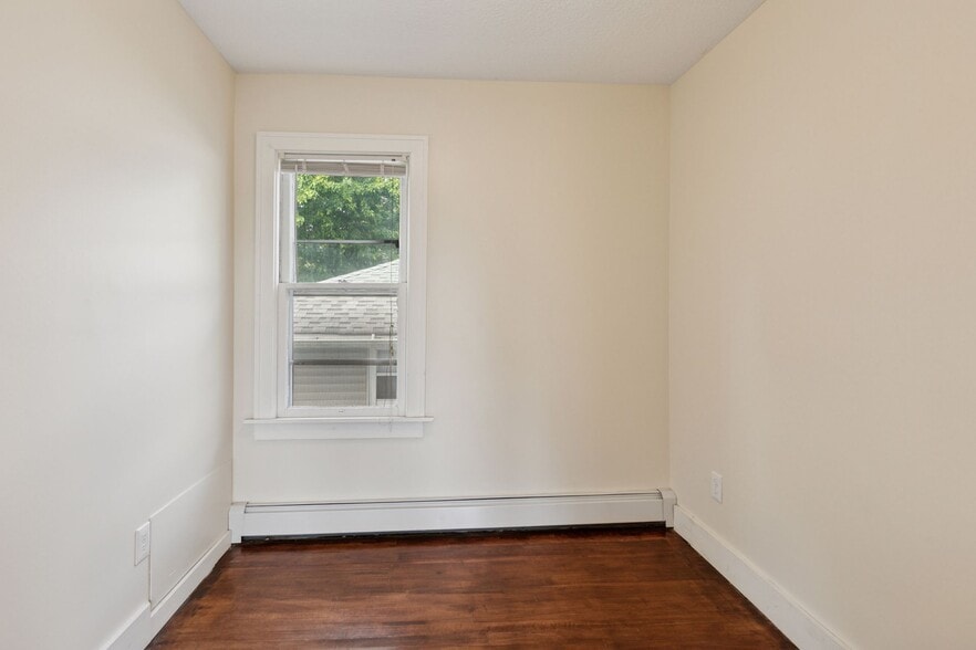 Small Bedroom - 3242 Hayes St NE