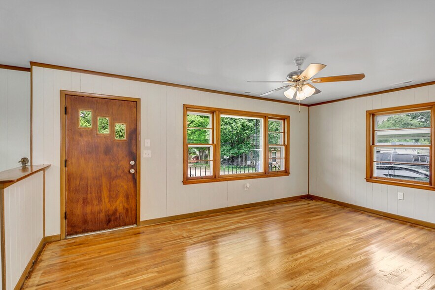Building Photo - 3912 Hillcrest Ct SW