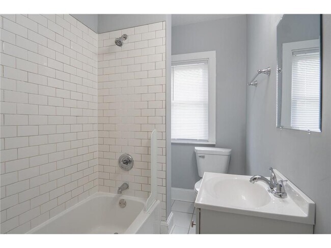 Building Photo - 1317 Reaney Ave E