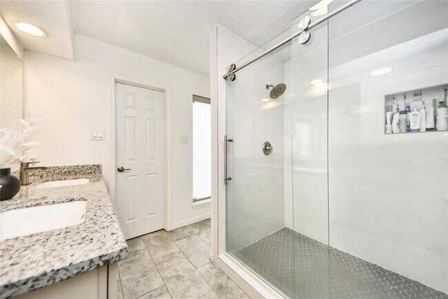 Building Photo - 4411 Hickory Downs Dr