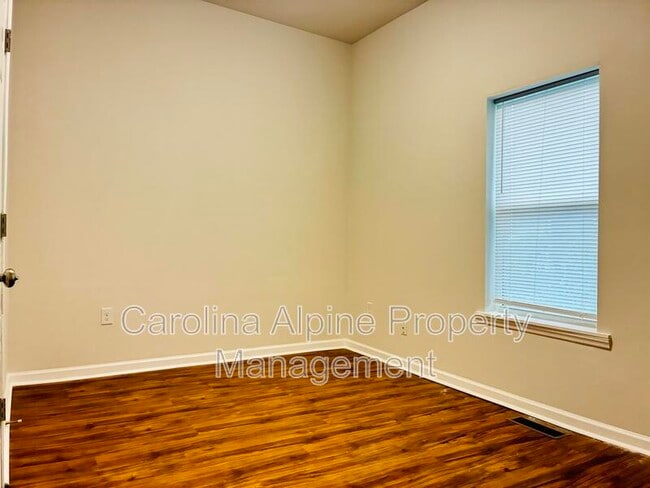 Building Photo - 506 Clegg St