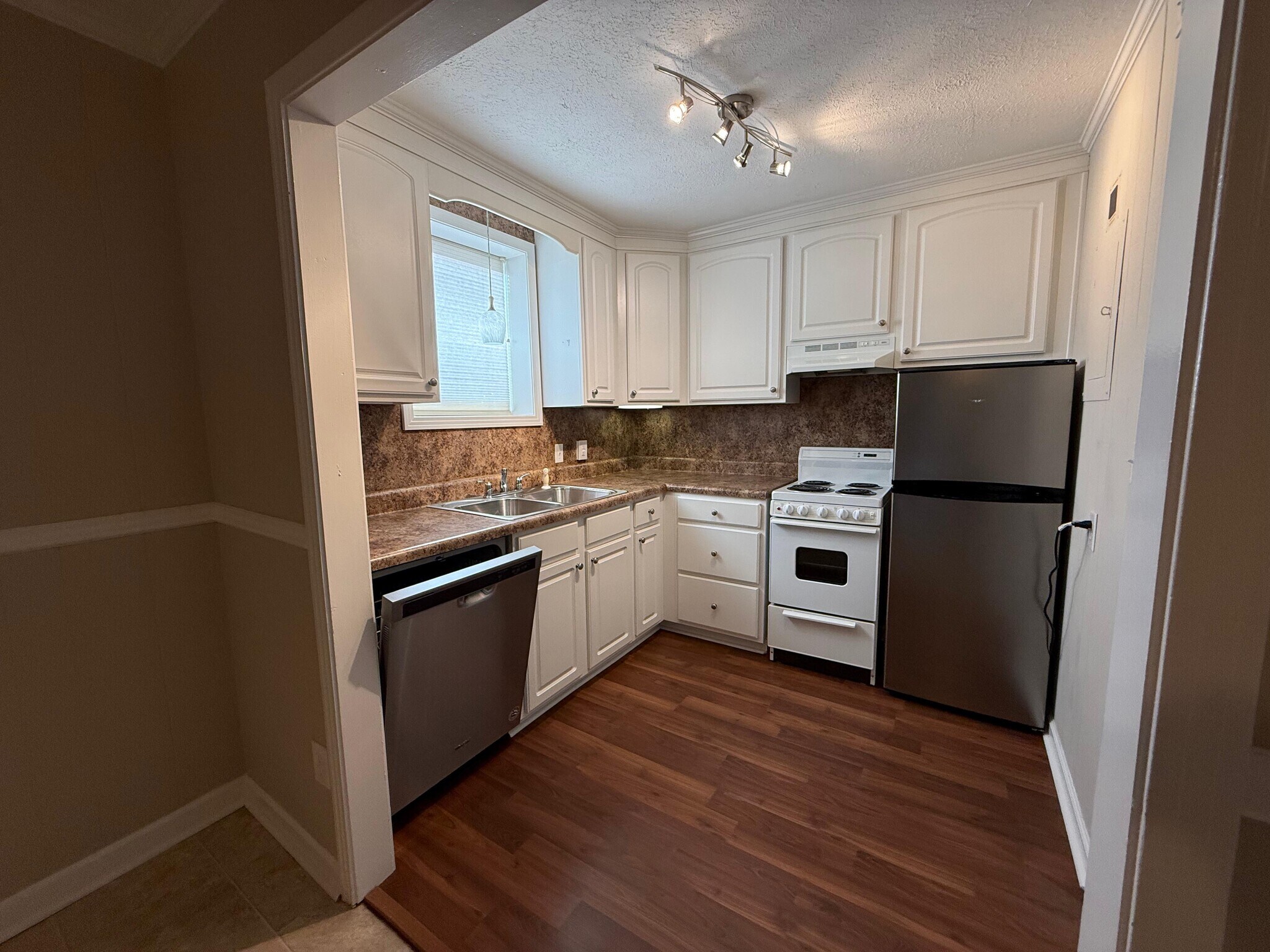 Kitchen 205 - 1045 E 10th St