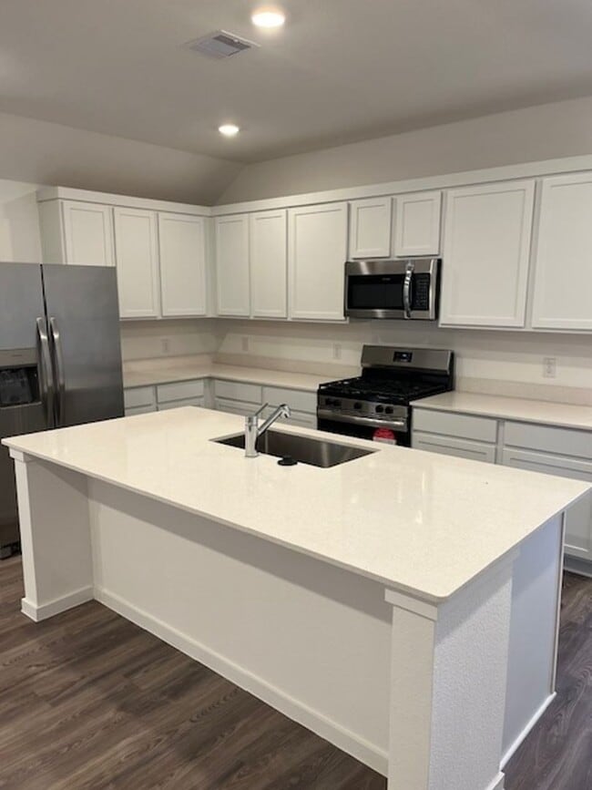 Building Photo - Charming 4BR Brand New House in League City