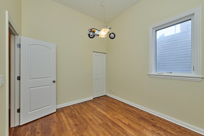 Building Photo - 2436 W Cortez St