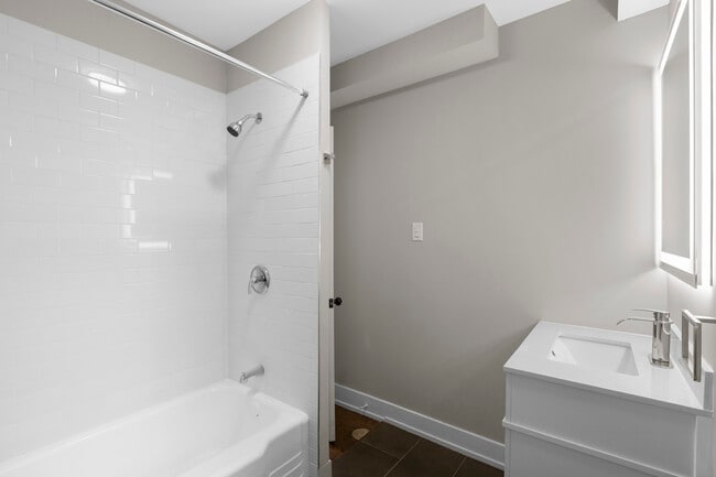 Building Photo - 2618 N Mozart St