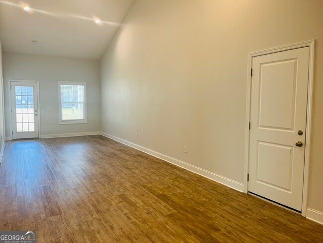 Building Photo - 110 Lenox Cir
