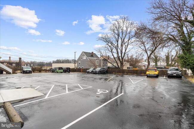 Building Photo - 38 Bloomsbury Ave