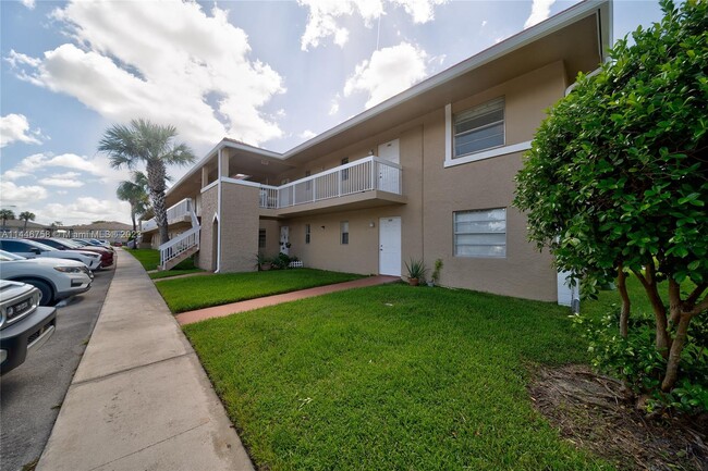 Building Photo - 9962 Twin Lakes Dr