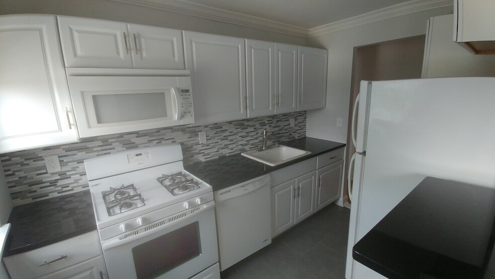Building Photo - 244 Halstead Ave