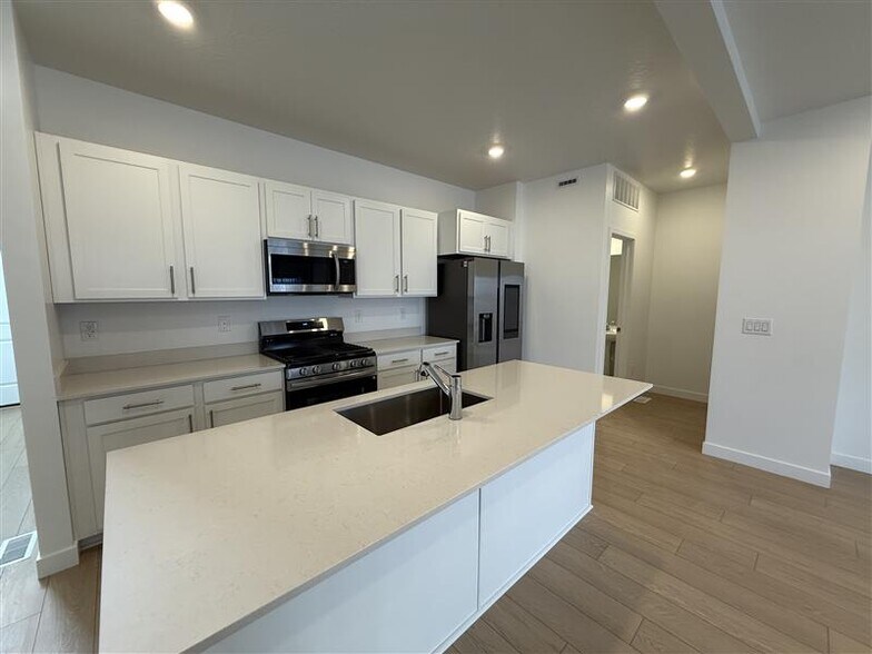 Building Photo - 1514 W Bright Eyes Ln