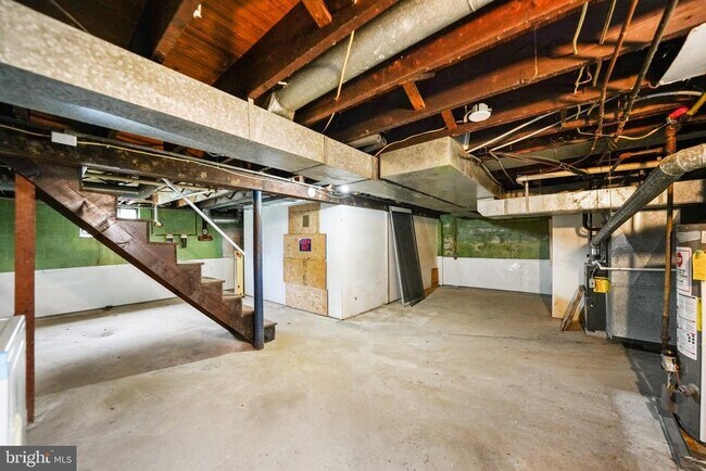 Building Photo - 624 Armstrong Ave