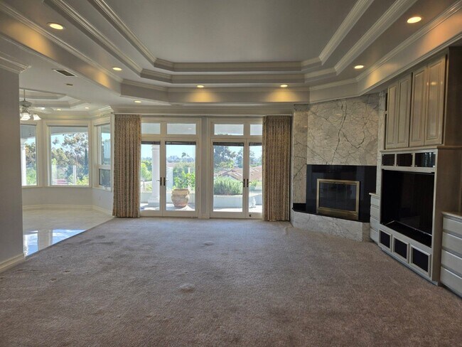 Building Photo - Luxurious home available immediately.