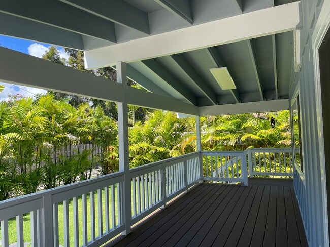 Building Photo - Kailua Lifestyle in 2 Bedroom 2 Bath Charmer