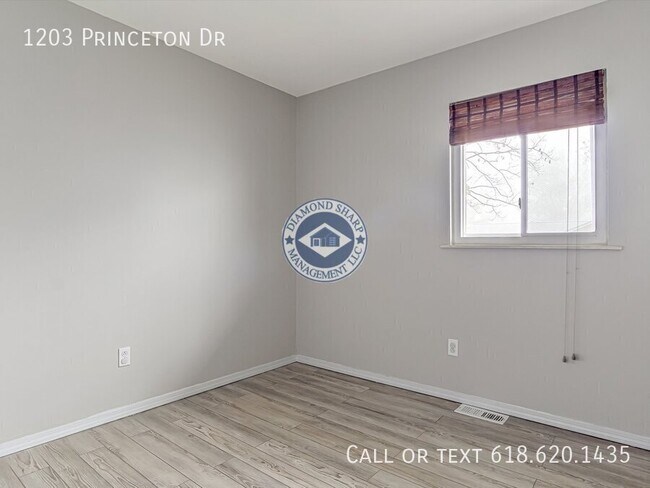 Building Photo - 1203 Princeton Dr