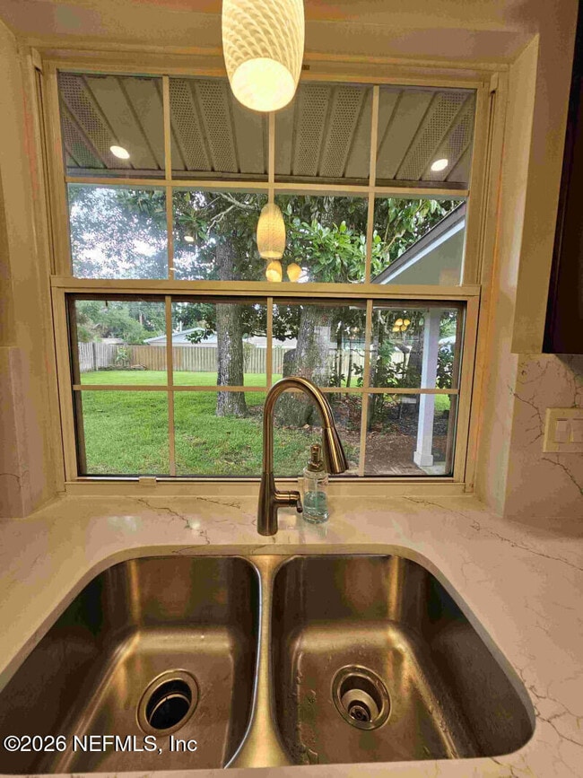 Building Photo - 2 Fairway Rd