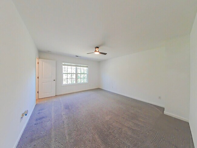 Building Photo - 2305 Sheridan Dr