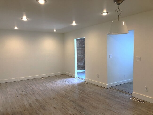 Building Photo - Douglas St. Condo