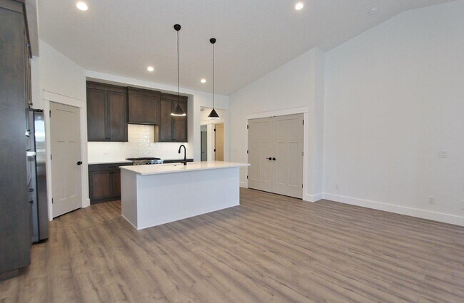 Building Photo - Immaculate Single-Level Patio Home