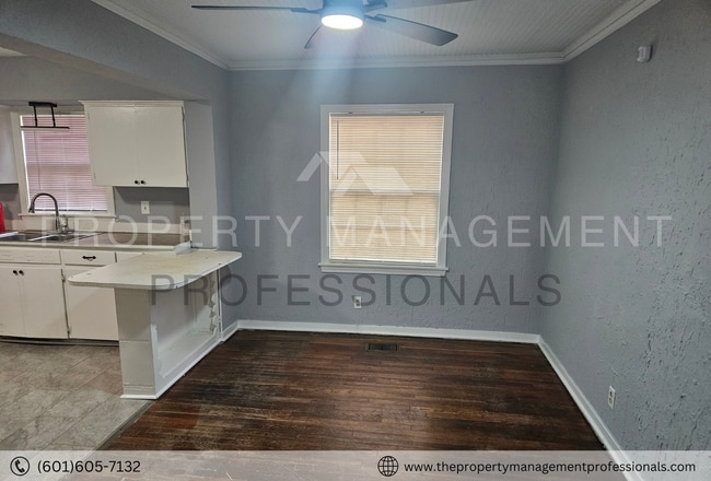 Building Photo - 2871 Fairhill Dr