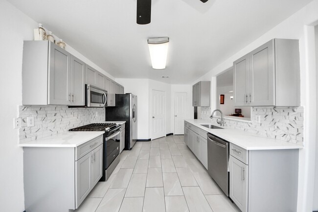 Building Photo - 3827 Dogwood Tr
