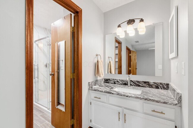 Building Photo - 5841 Elmbridge Ln