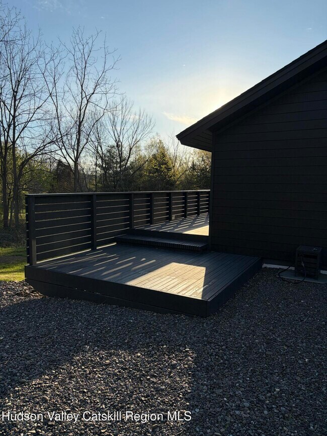 Building Photo - 13 Regal Rd