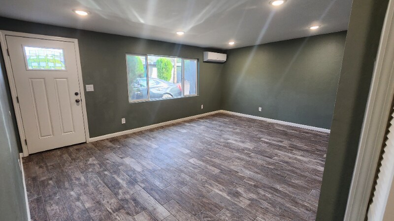 Building Photo - 3438 E Monte Vista Dr