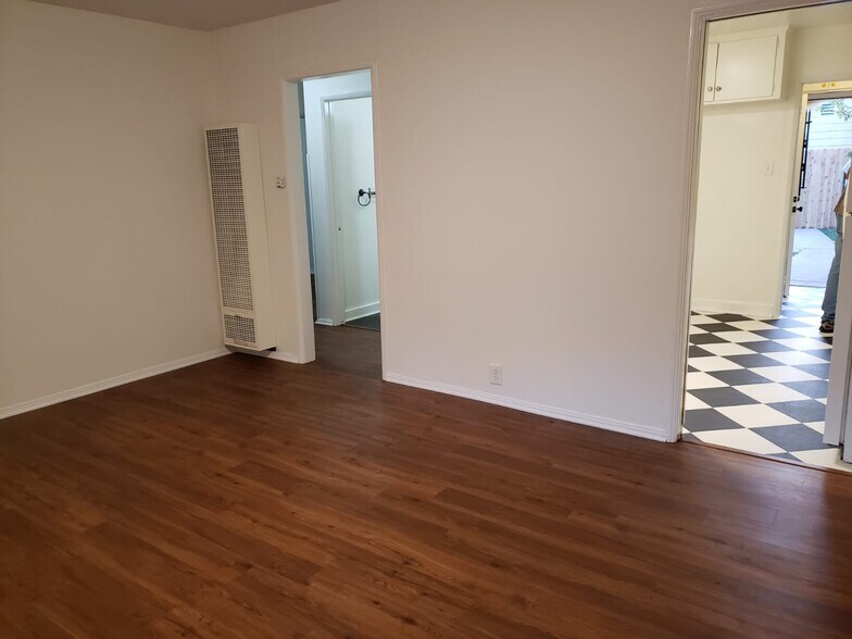 Building Photo - 647 Brooks Ave