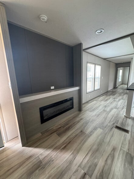 Building Photo - 90 Peach St