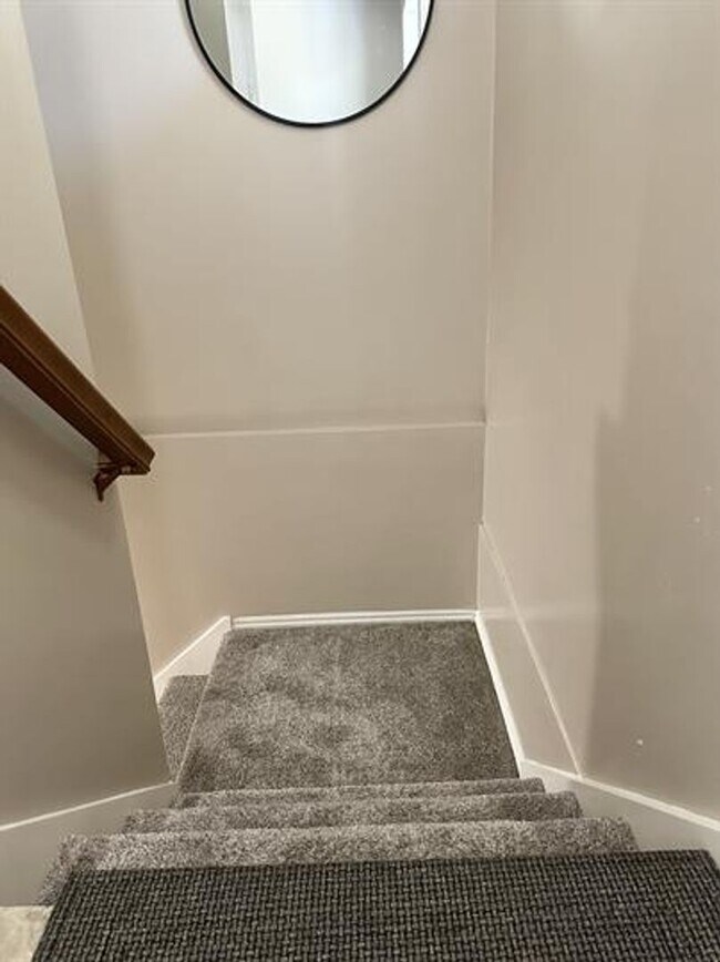 Building Photo - Charming Murray Home