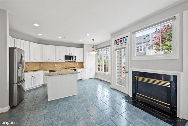 Building Photo - 1308 Wild Oak Terrace