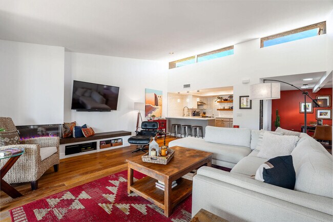 Building Photo - 48910 Noline Pl