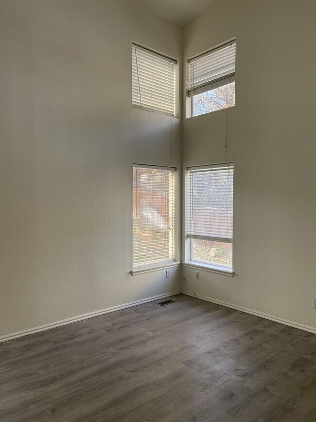 Building Photo - 4 bed 3 bath in Highlands Ranch