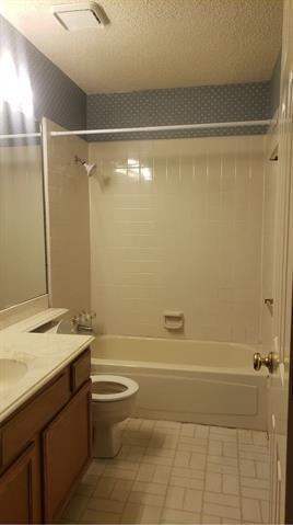 Building Photo - 2412 Country Hollow Ln