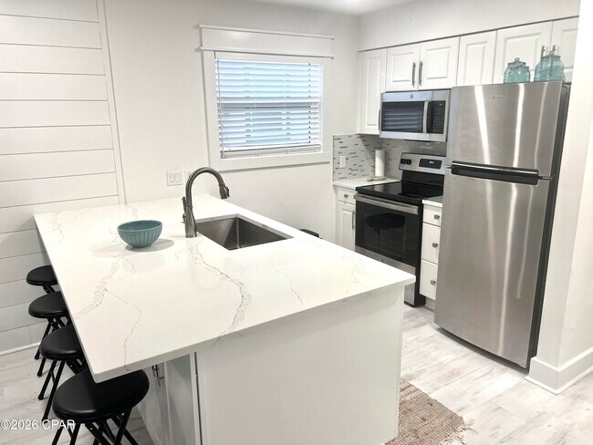 Building Photo - 7813 N Lagoon Dr