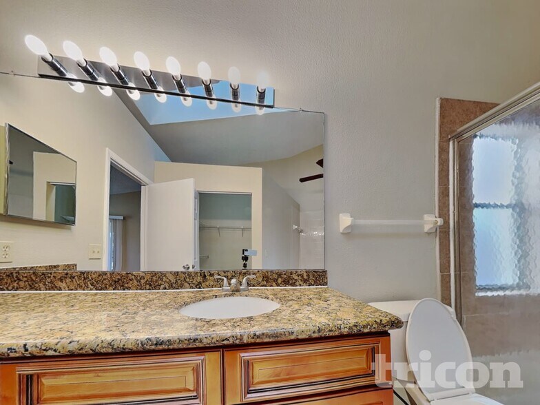 Building Photo - 8111 Hathaway Dr