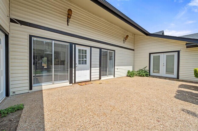 Building Photo - 1813 Parker Ln