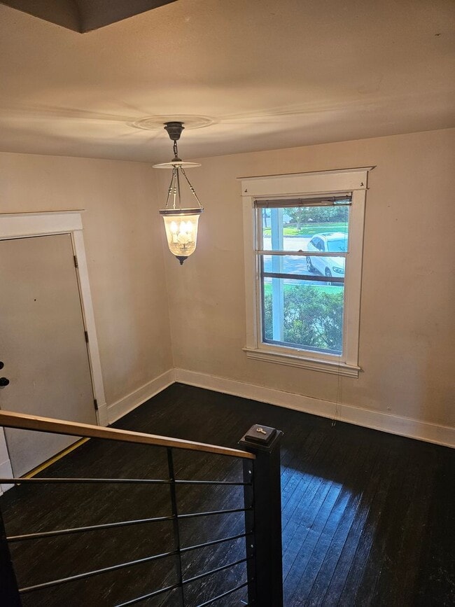 Building Photo - 318-320 W Myrtle