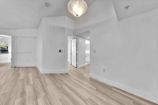 Building Photo - 2516 Centergate Dr