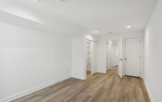 Building Photo - 721 N Dekalb St